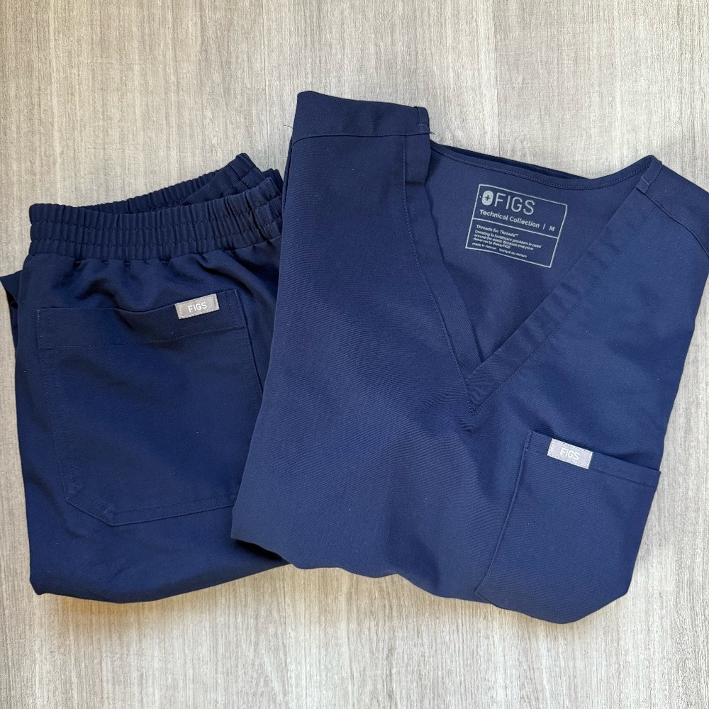 Figs Navy Scrubs, M Tall (Catarina One-Pocket Top + Yola Tall Skinny Pant)